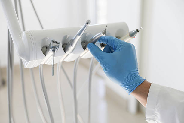 Professional Emergency Dentist technician working in Wedgefield, FL